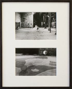 
                            <h4><em>Sand/Fans</em></h4>
                            1979
                            <br /><br />
                            Photo documentation, 2 vintage gelatin silver prints
                            </br>
                            21 x 17 inches framed
                            <br /><br />